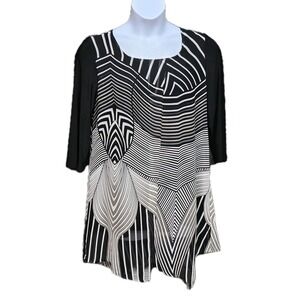 Women’s Black & White Geometric Tunic Top